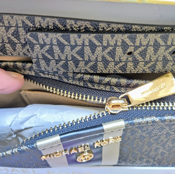 😚NWT Michael Kors Adjustable Belt Bag - Picture 3 of 6